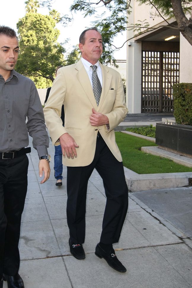 Michael Lohan, suit jacket, courthouse, Lindsay Lohan